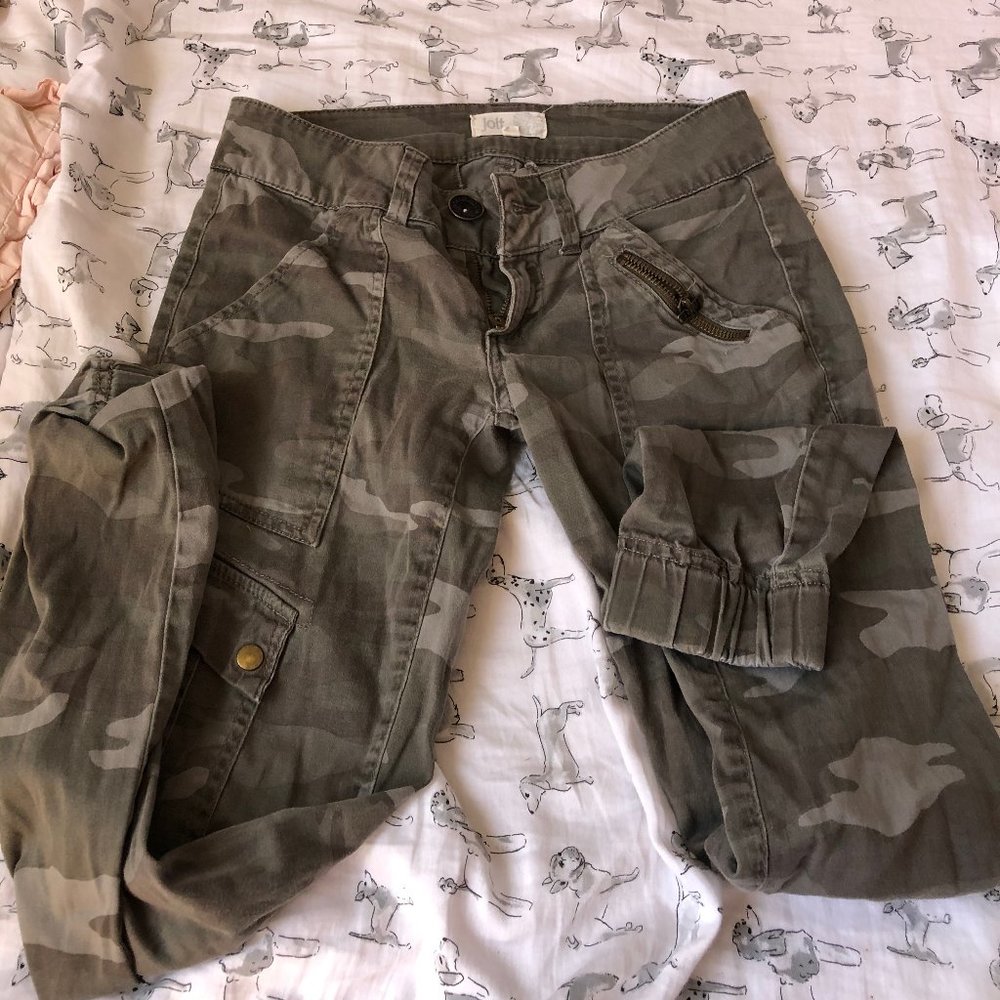 JOLT Dark Green Low-Rise Camo Pants